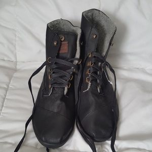 Toms Black Boots